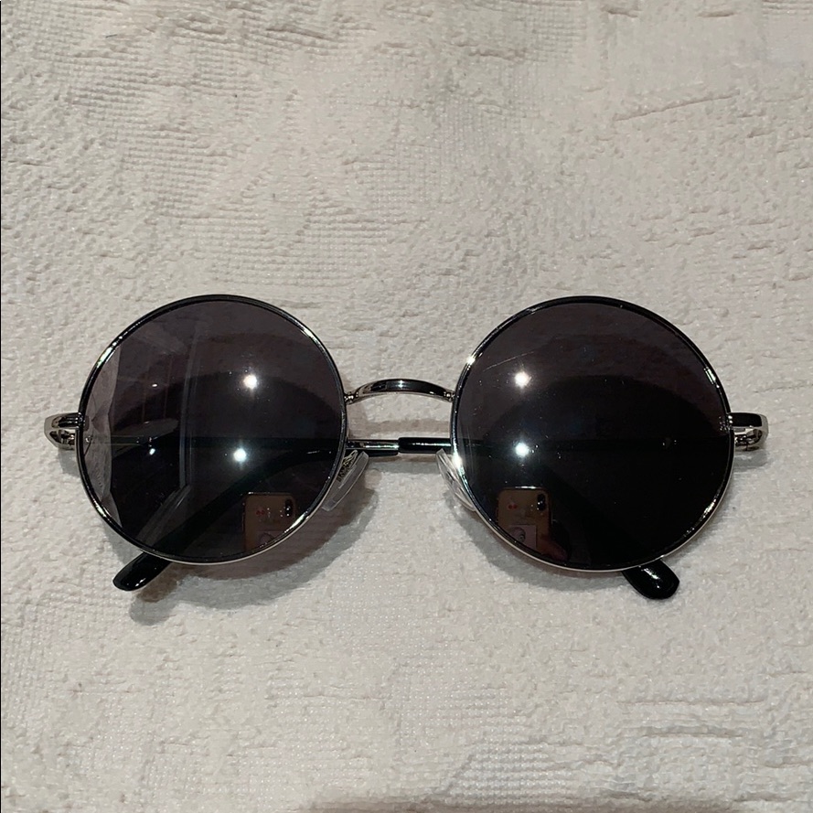 Sunglasses With Mirror Lens